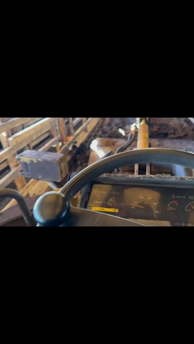 本日は牛舎の堆肥出しを行ったのですが、その後に清潔になった寝...