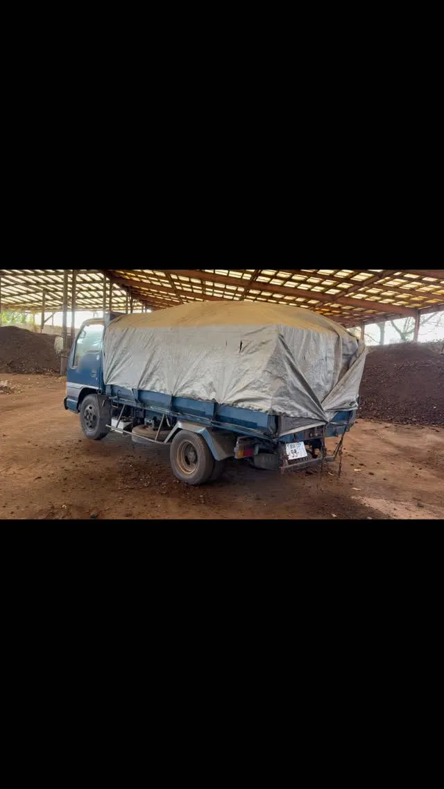 本日は、完熟堆肥を2tダンプでご注文いただいたお客様のもとへ...