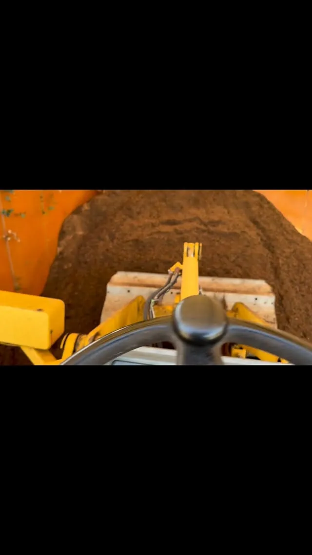 本日は、牛舎のための敷料作りに取り組みました✨。