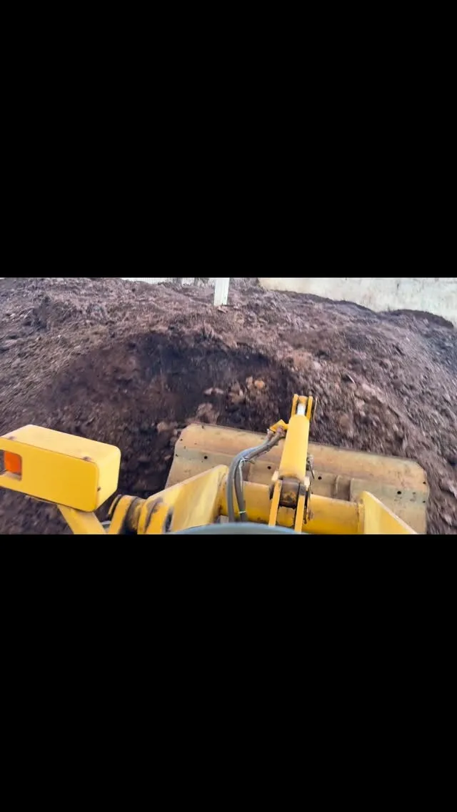 本日は、作業の一環として堆肥の切返しを行いました🌿。